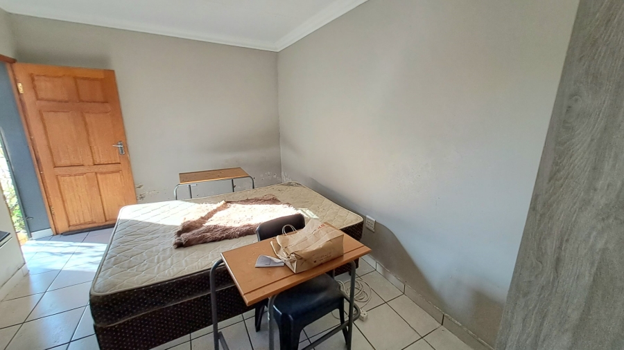 7 Bedroom Property for Sale in Willows Free State